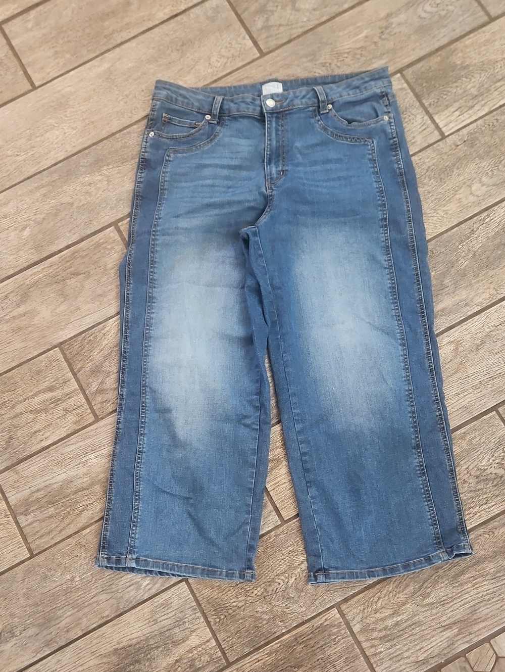 Time and Tru Faded Wide Leg Relaxed Straight Jeans